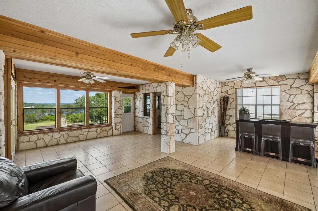408 Edge Hill Drive Canyon Lake TX 78133