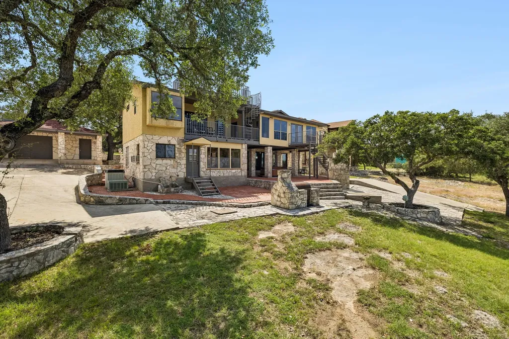 408 Edge Hill Drive Canyon Lake TX 78133