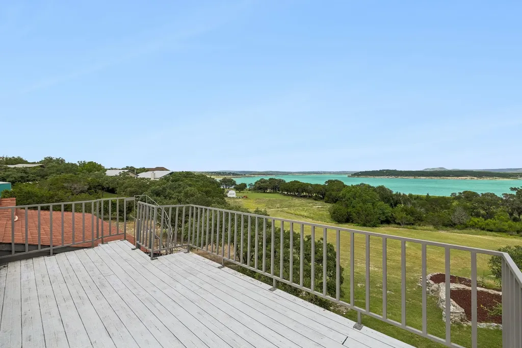 408 Edge Hill Drive Canyon Lake TX 78133