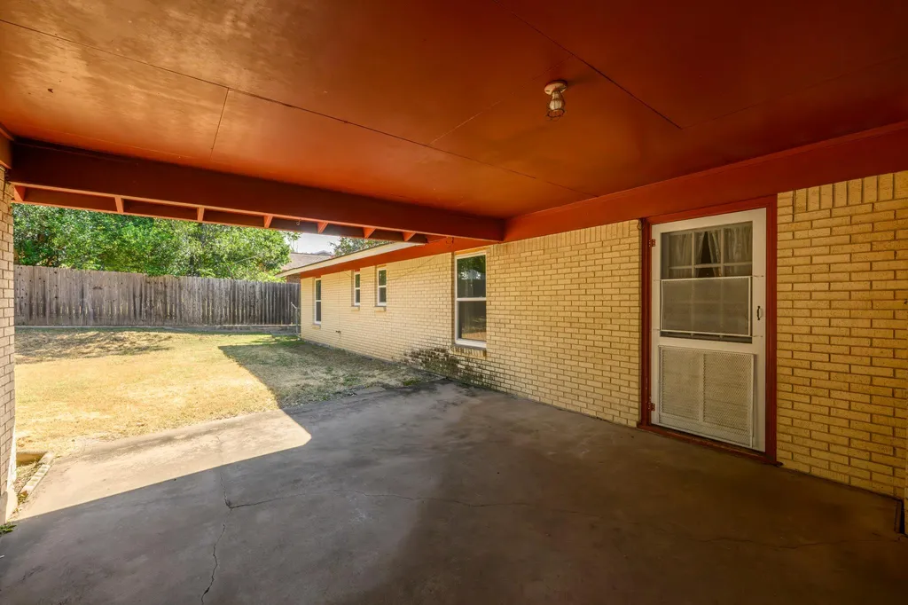 5004 Pack Saddle Pass Austin TX 78745