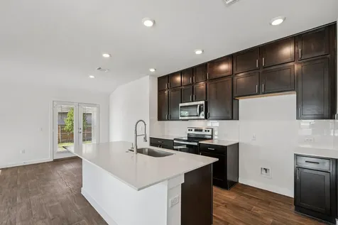 504 Elm Creek Drive Hutto TX 78634