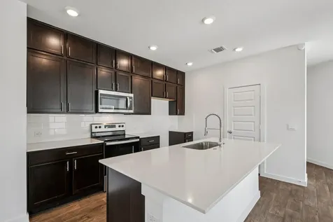 504 Elm Creek Drive Hutto TX 78634