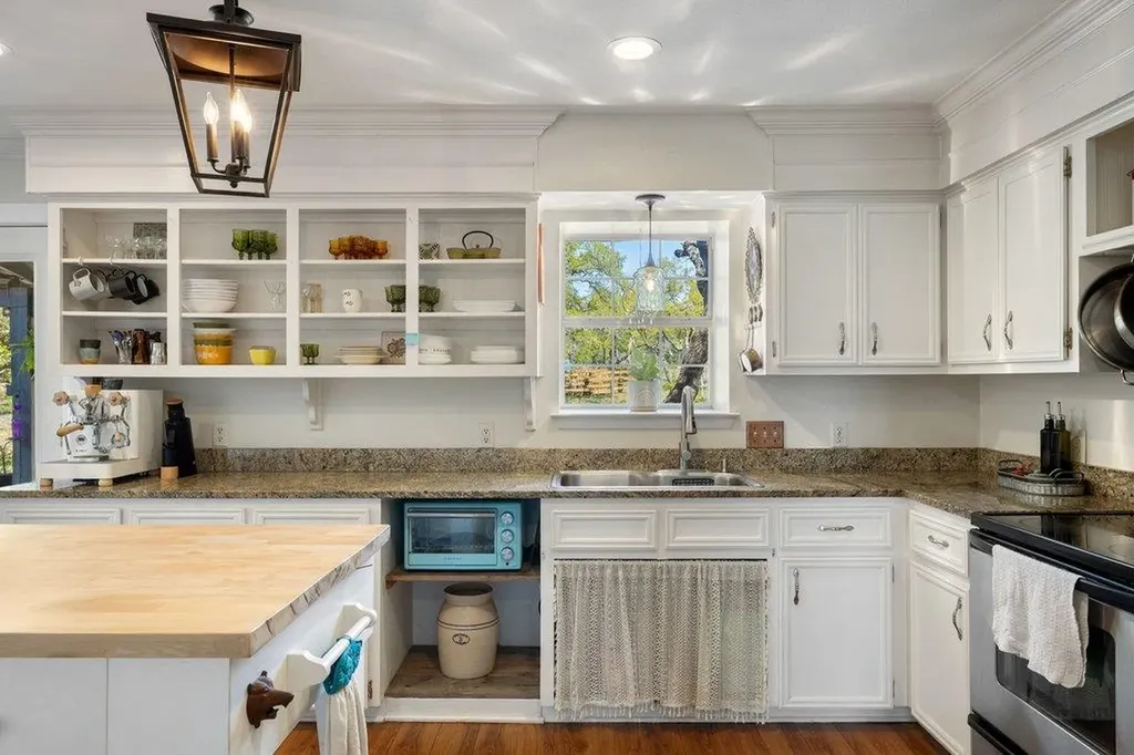 290 Sunset Ridge Dripping Springs TX 78620