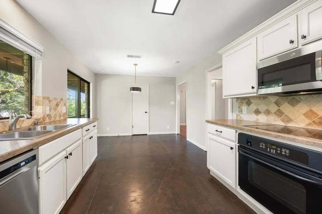 3622 Peregrine Falcon Drive Austin TX 78746