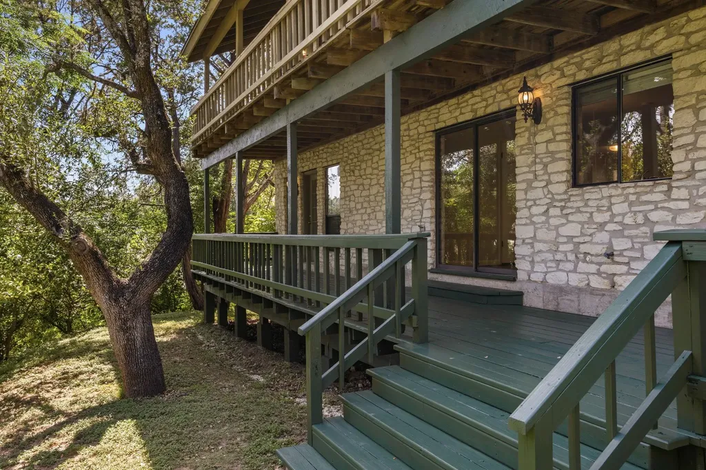 3622 Peregrine Falcon Drive Austin TX 78746