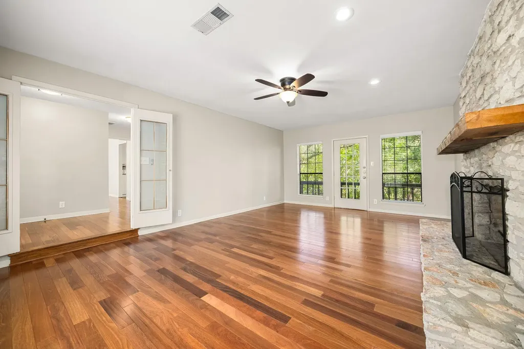 3622 Peregrine Falcon Drive Austin TX 78746