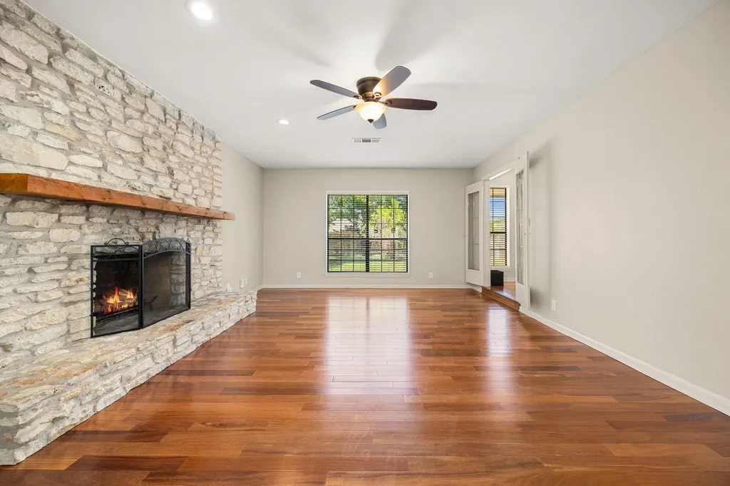 3622 Peregrine Falcon Drive Austin TX 78746