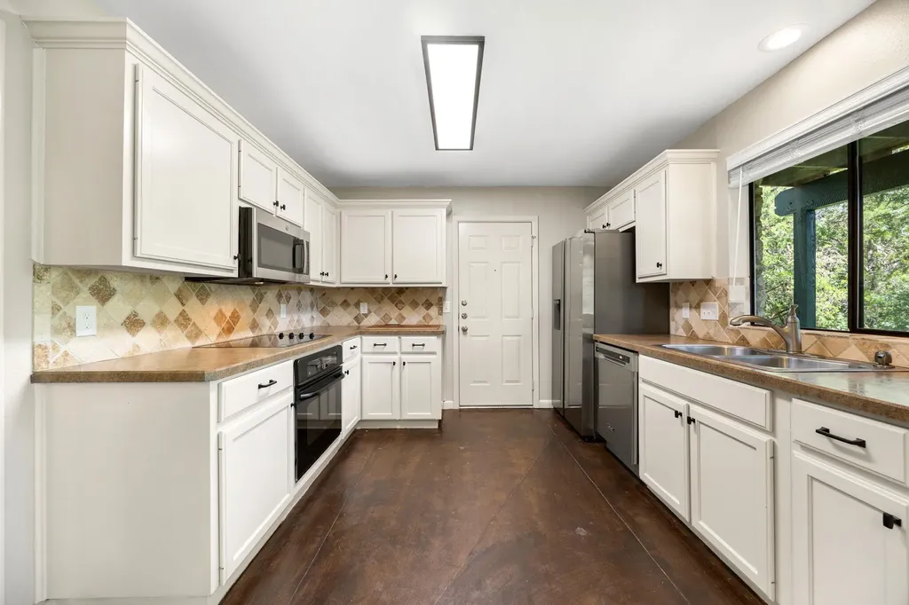 3622 Peregrine Falcon Drive Austin TX 78746