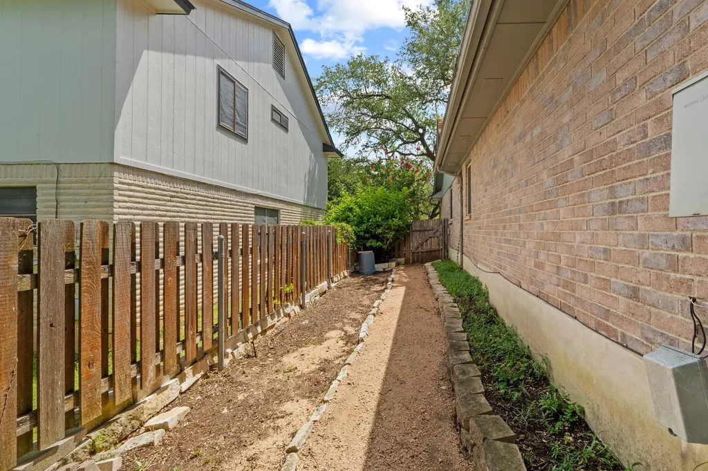12806 Blackfoot Trail Austin TX 78729