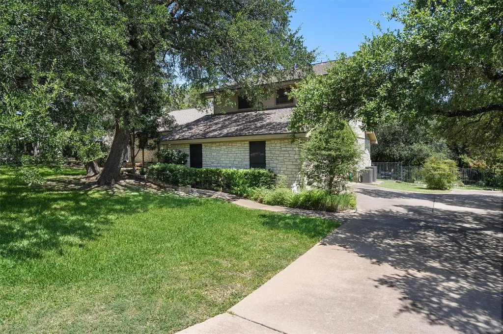 104 El Norte Court Lakeway TX 78734