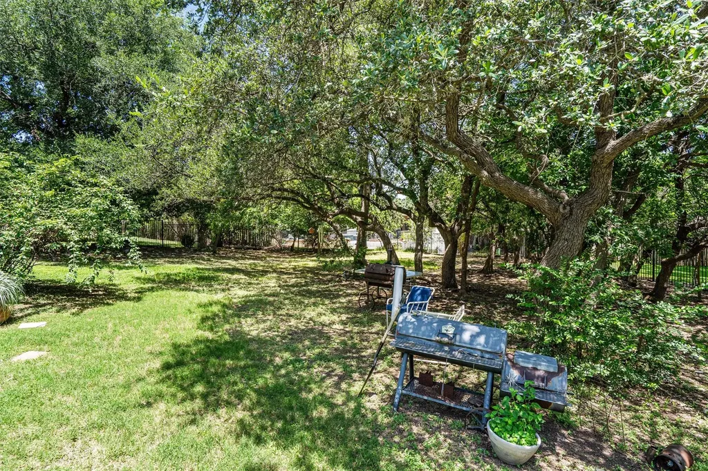 104 El Norte Court Lakeway TX 78734