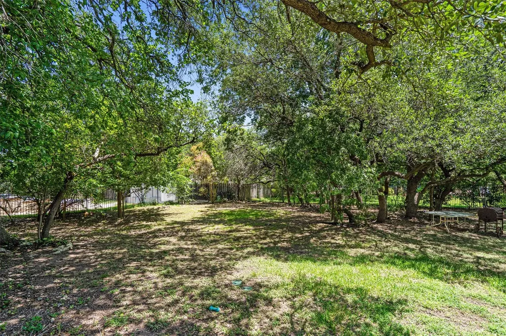 104 El Norte Court Lakeway TX 78734