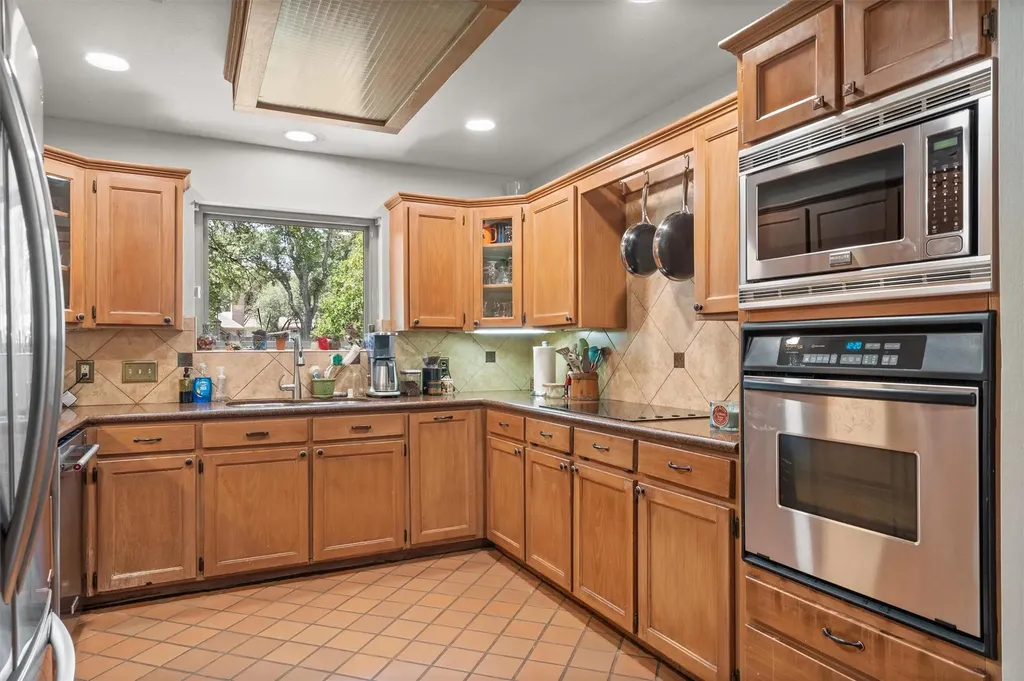 104 El Norte Court Lakeway TX 78734