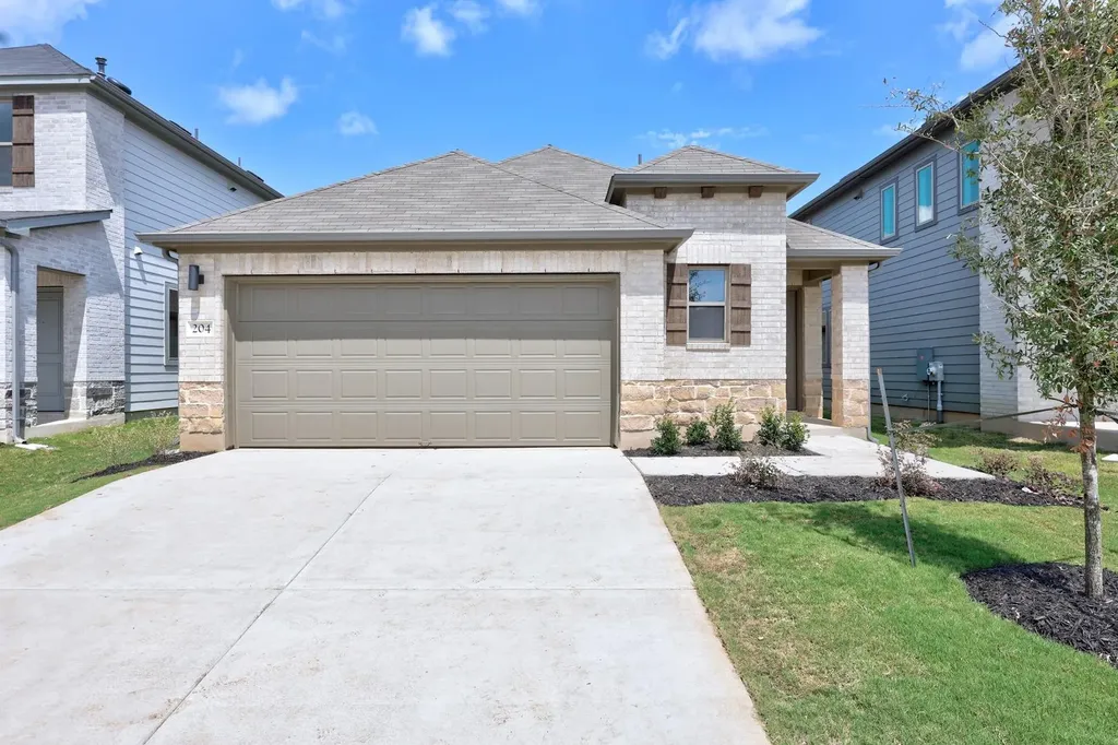 204 Hornet Street Elgin TX 78621