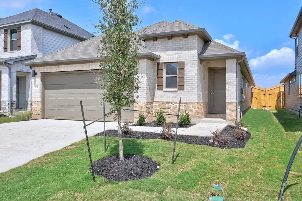 204 Hornet Street Elgin TX 78621