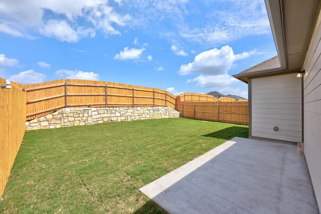 204 Hornet Street Elgin TX 78621