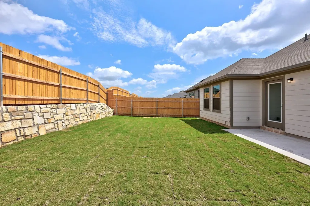 204 Hornet Street Elgin TX 78621