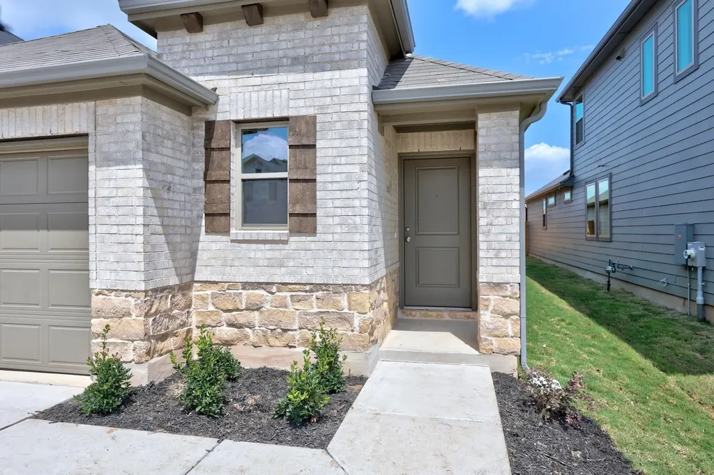 204 Hornet Street Elgin TX 78621