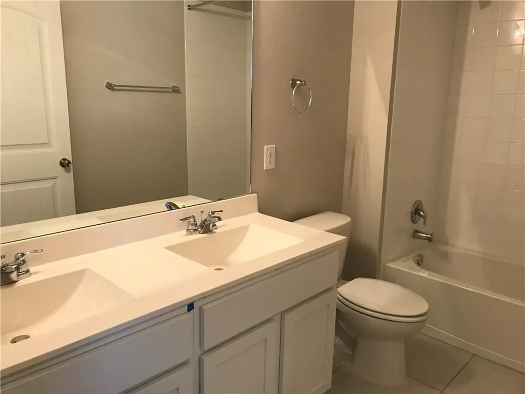2205 Bettylou Lane Austin TX 78754