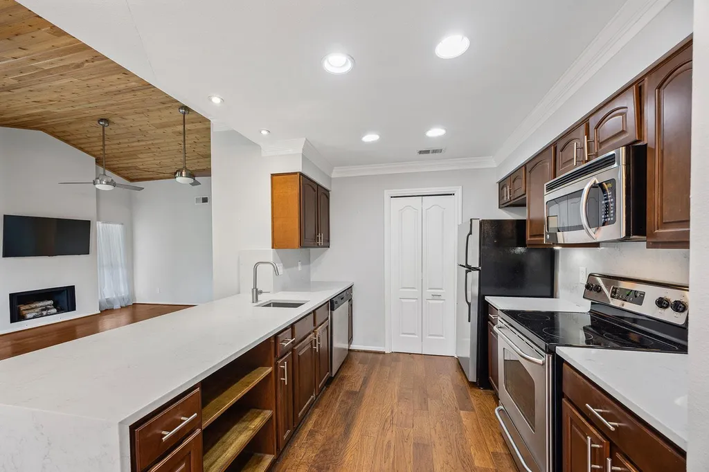 6000 Shepherd Mountain Cove Austin TX 78730