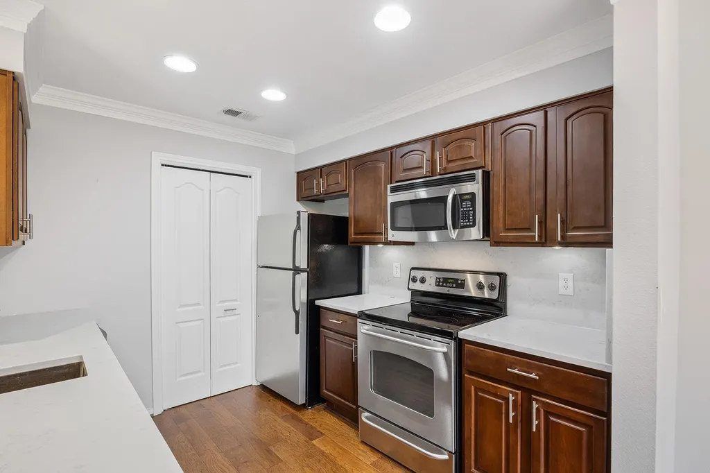 6000 Shepherd Mountain Cove Austin TX 78730