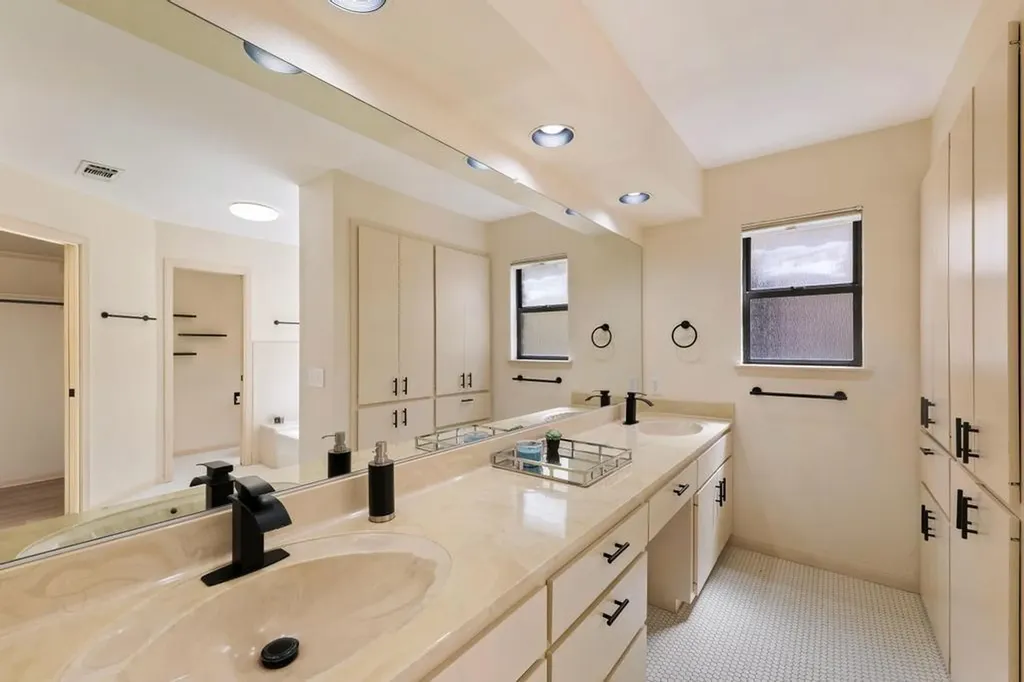 310 Dogie Drive Horseshoe Bay TX 78657