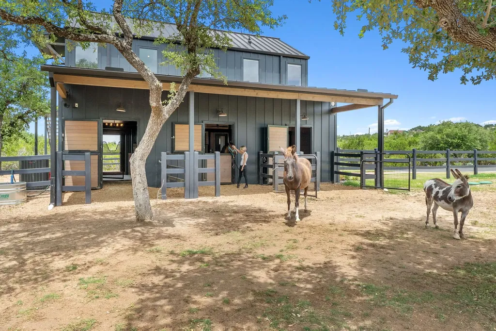 475 Happy Trail Dripping Springs TX 78620