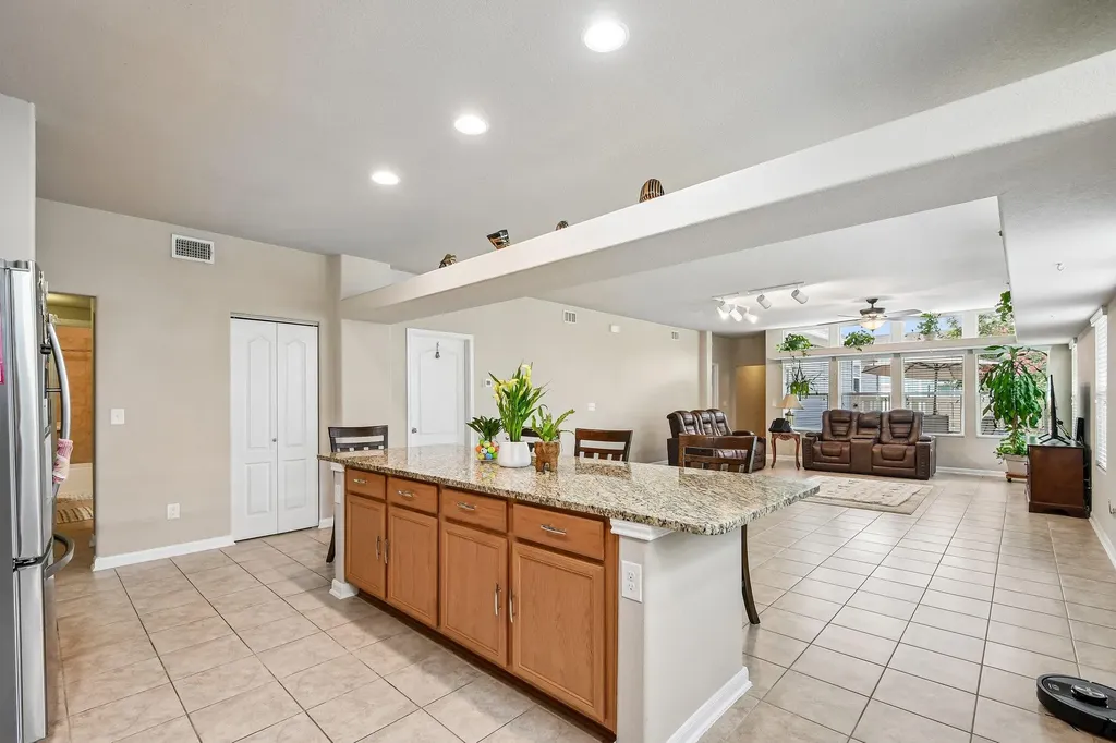 1373 Nevarez Kyle TX 78640
