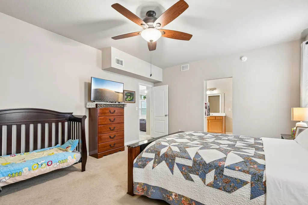 1373 Nevarez Kyle TX 78640
