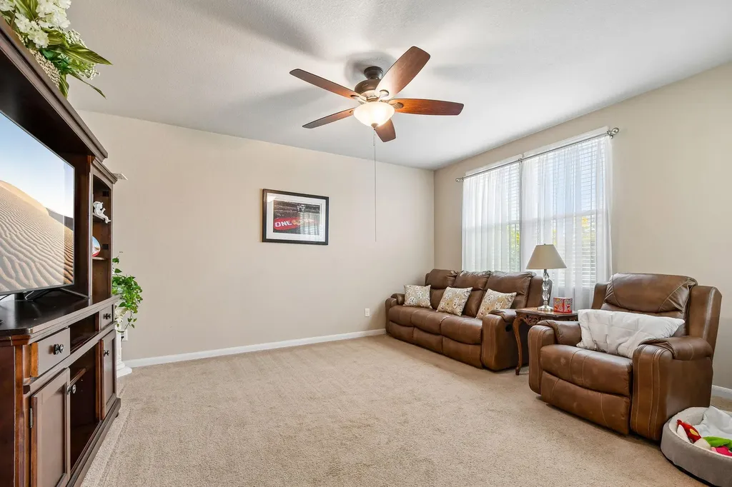 1373 Nevarez Kyle TX 78640