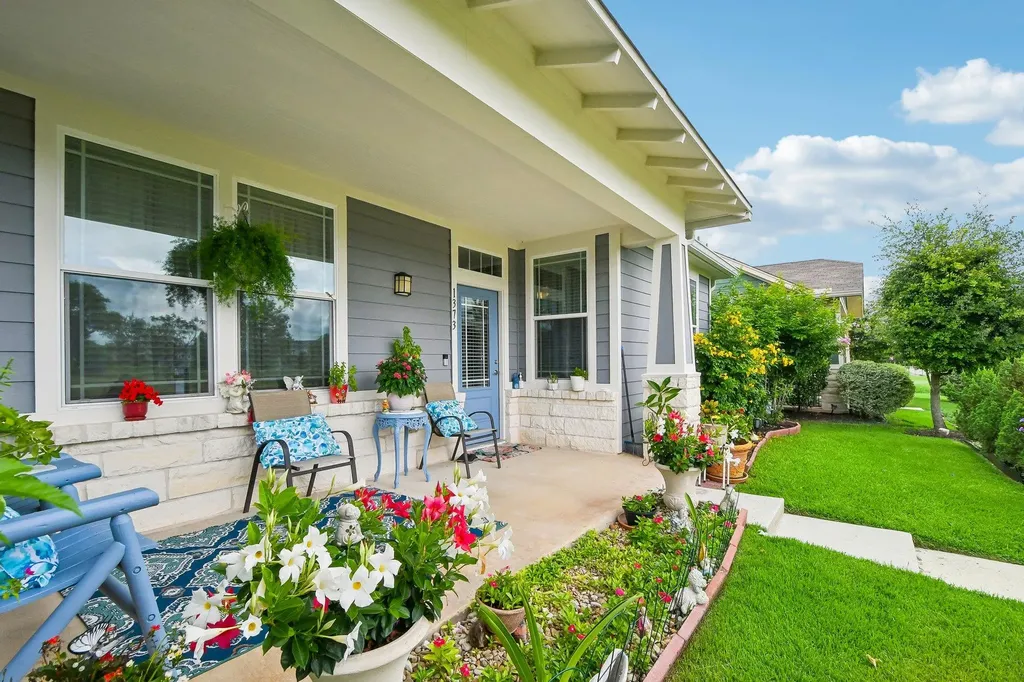 1373 Nevarez Kyle TX 78640