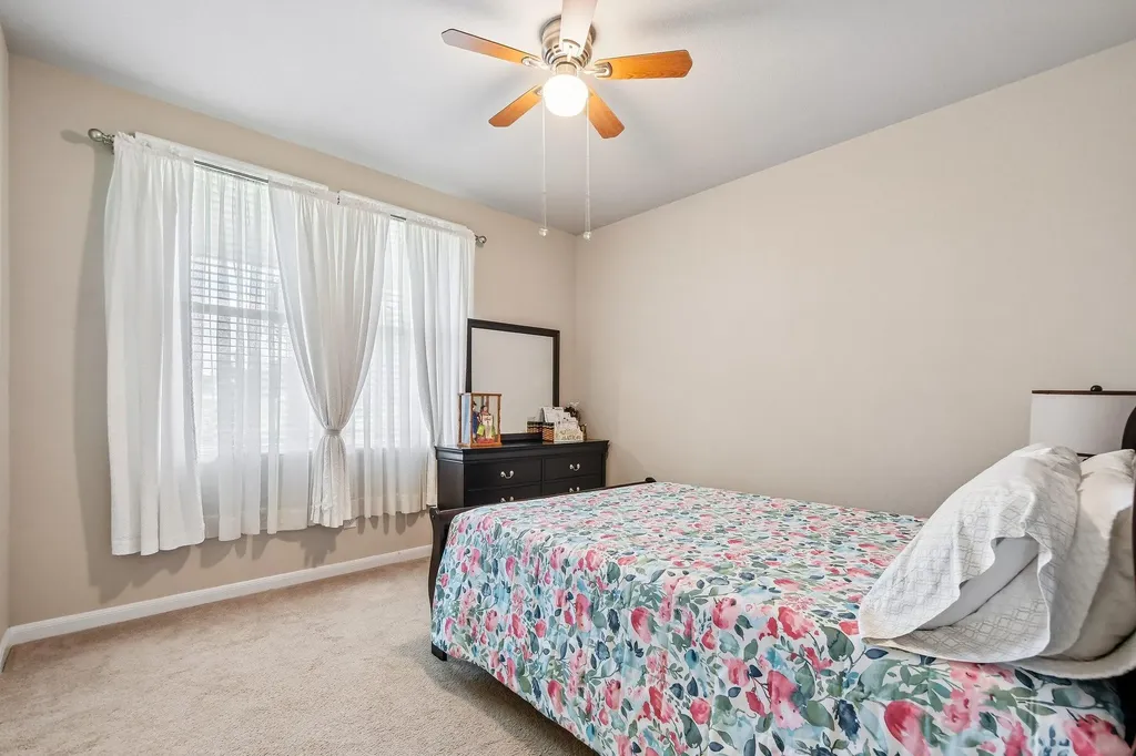1373 Nevarez Kyle TX 78640