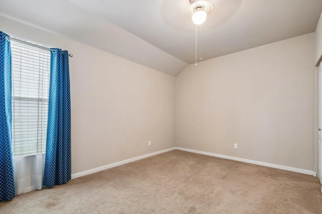 1373 Nevarez Kyle TX 78640