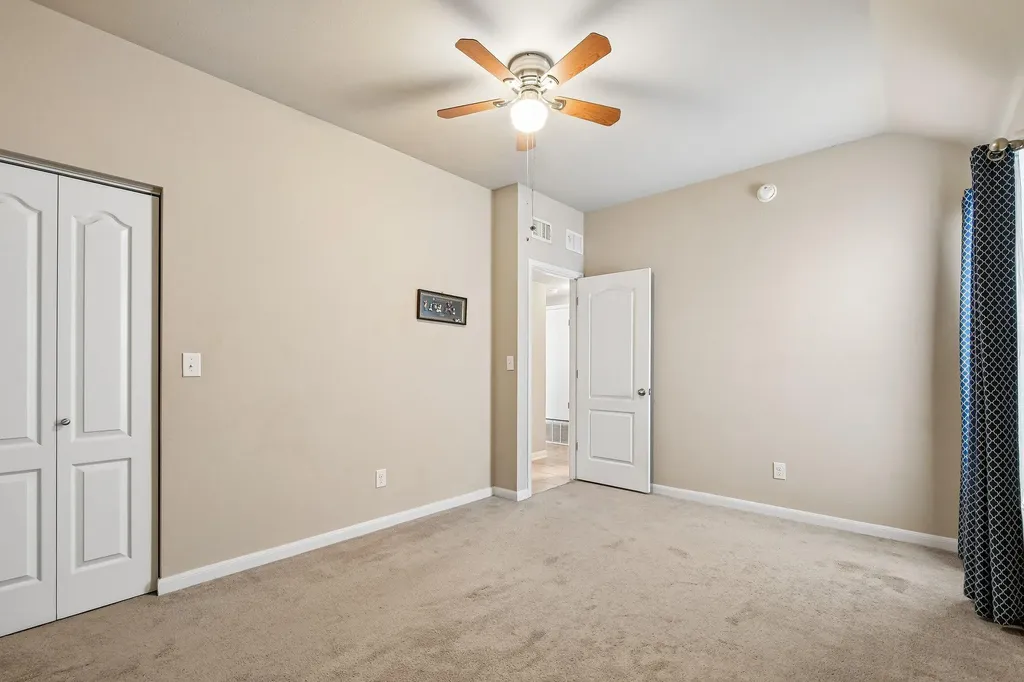 1373 Nevarez Kyle TX 78640