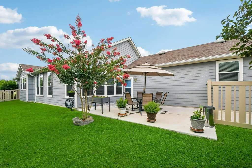 1373 Nevarez Kyle TX 78640