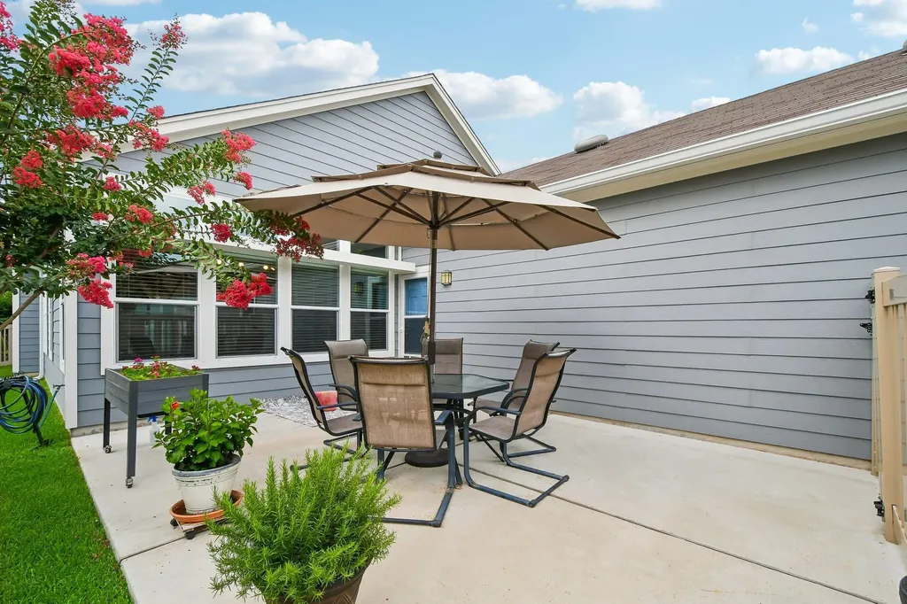 1373 Nevarez Kyle TX 78640