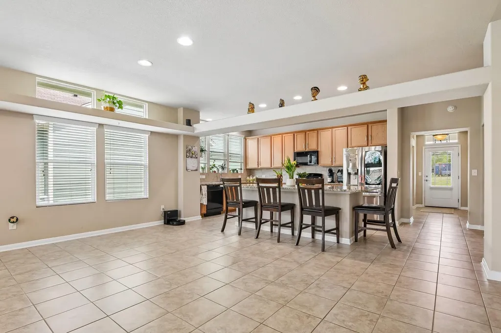 1373 Nevarez Kyle TX 78640