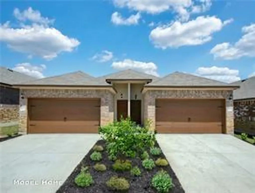 379 Joanne Loop Buda TX 78610