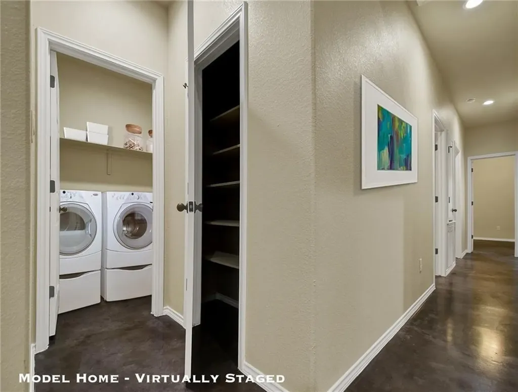 379 Joanne Loop Buda TX 78610
