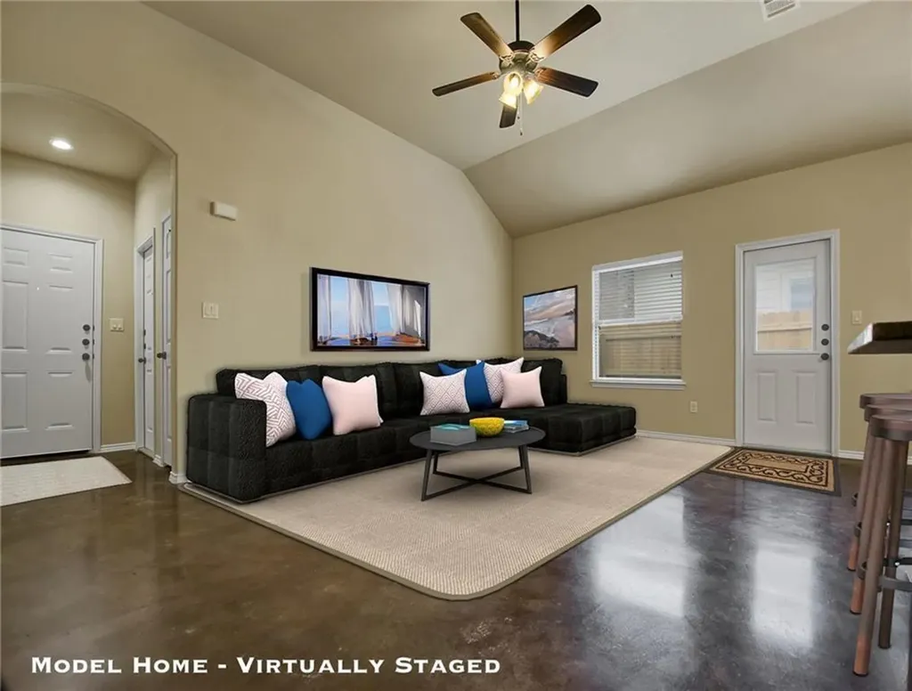379 Joanne Loop Buda TX 78610