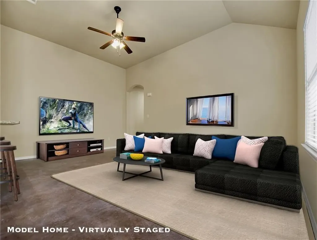 379 Joanne Loop Buda TX 78610