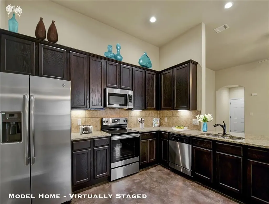 379 Joanne Loop Buda TX 78610