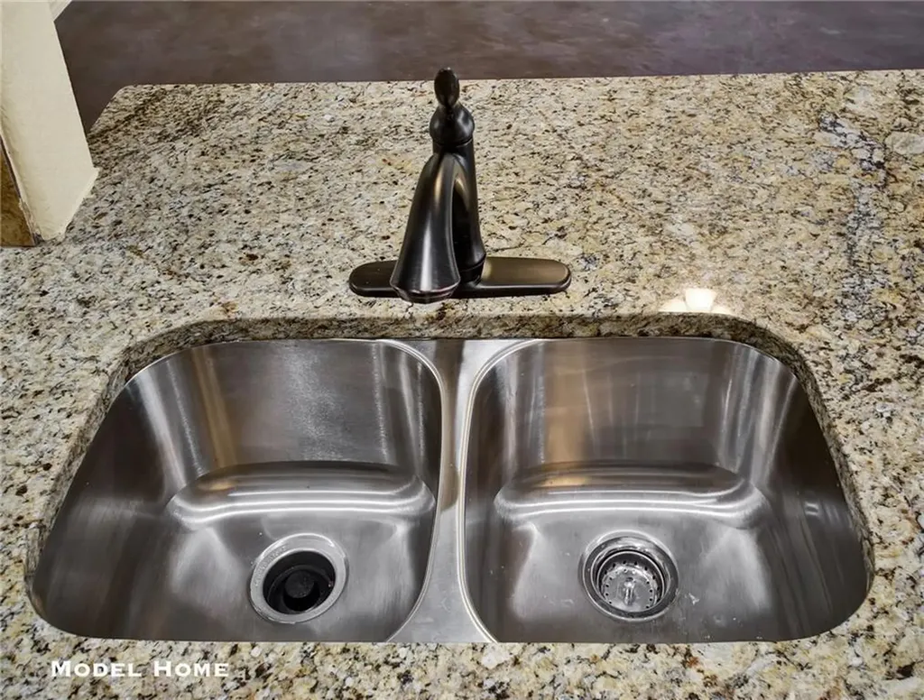 379 Joanne Loop Buda TX 78610
