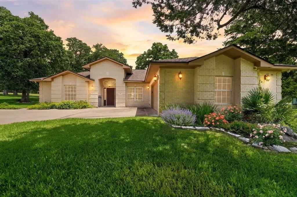 410 Pinehurst Drive New Ulm TX 78950
