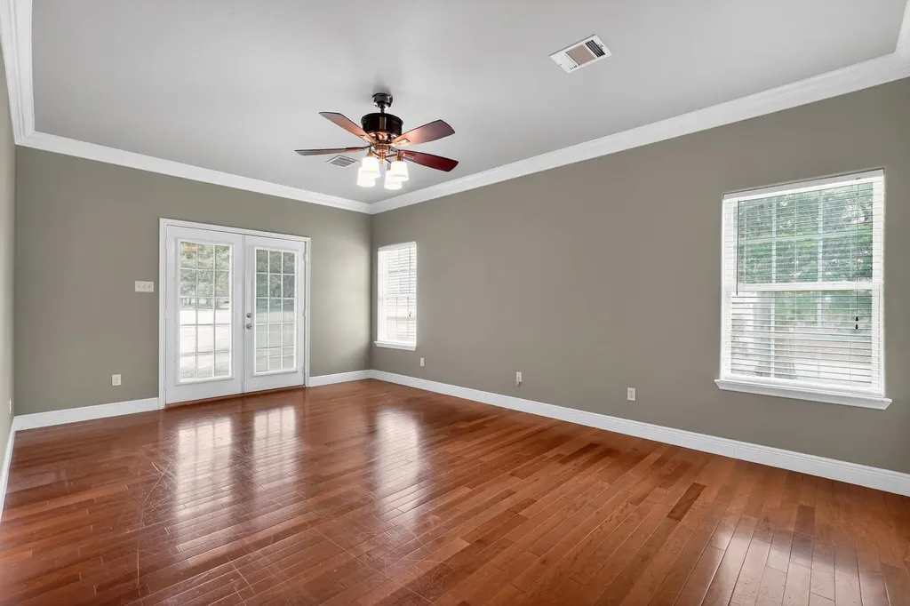 410 Pinehurst Drive New Ulm TX 78950