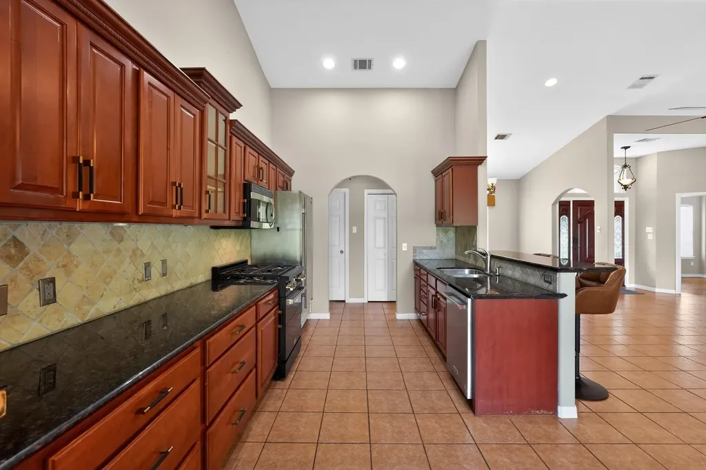 410 Pinehurst Drive New Ulm TX 78950