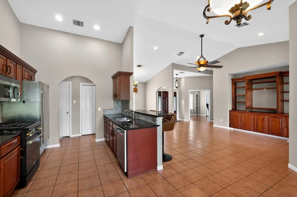 410 Pinehurst Drive New Ulm TX 78950