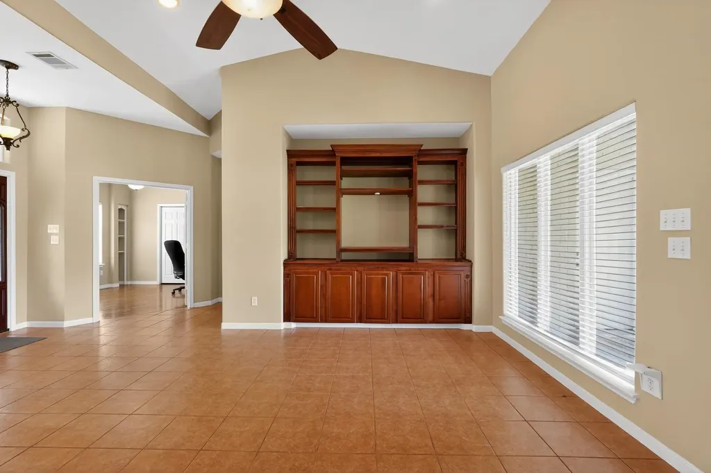 410 Pinehurst Drive New Ulm TX 78950