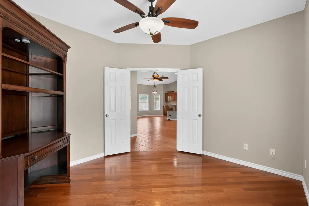 410 Pinehurst Drive New Ulm TX 78950
