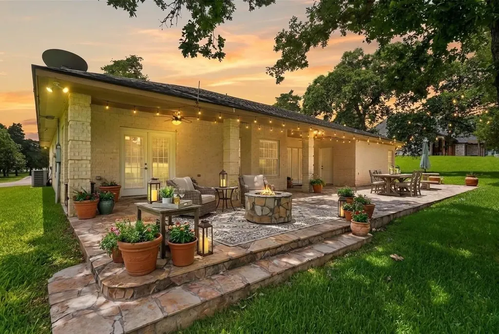410 Pinehurst Drive New Ulm TX 78950